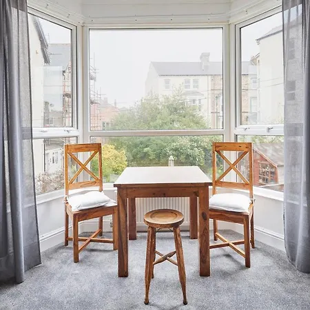 Host & - Flat 4, Groveside Apartment Saltburn-by-the-Sea