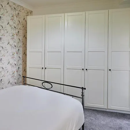 Host & - Flat 4, Groveside Saltburn-by-the-Sea