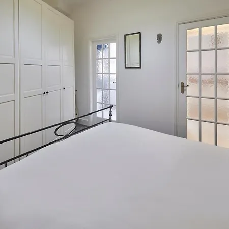 Host & - Flat 4, Groveside Apartment Saltburn-by-the-Sea