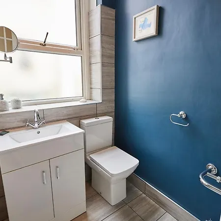 Apartment Host & - Flat 4, Groveside Saltburn-by-the-Sea