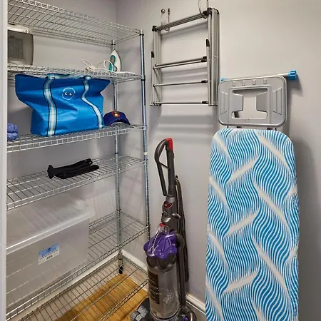 Host & - Flat 4, Groveside