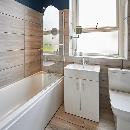Host & - Flat 4, Groveside